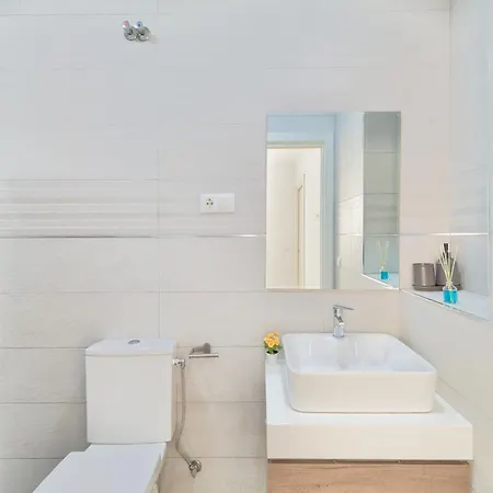 Romantico Estudio En La Playa De Pedregalejo By Alterhome * Malaga